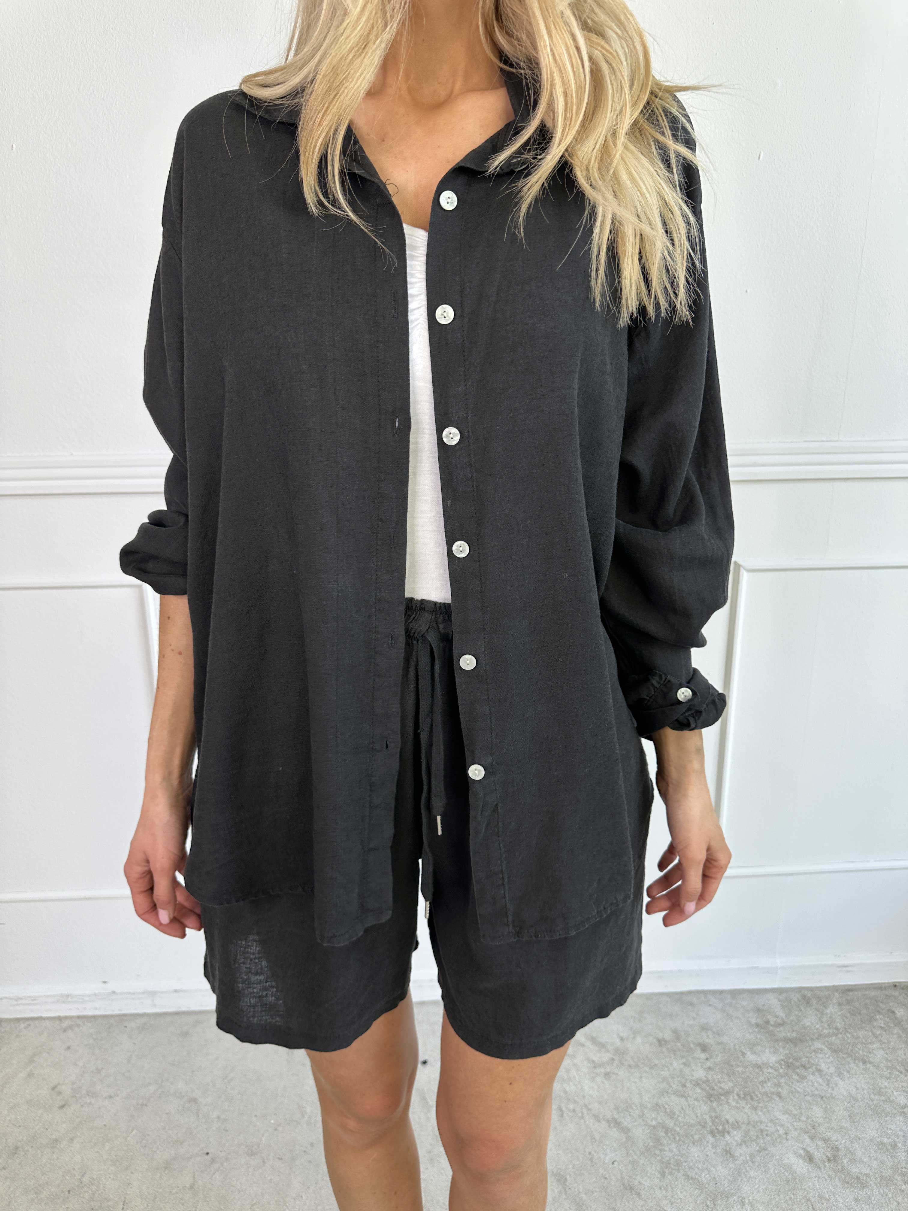 Clara Shirt - Ensfarvet skjorte i viskose og hør